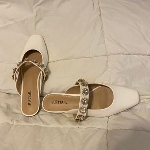 Beautiful Jem White Flats